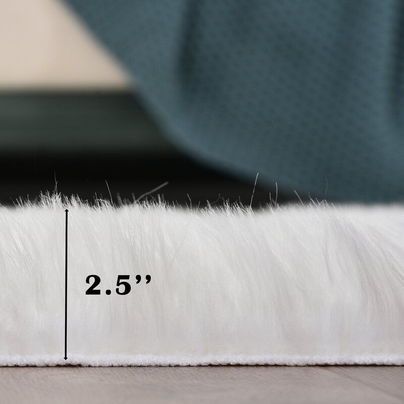 Kayzlynn Handmade Shag Faux Sheepskin White Area Rug-5'x8' thumbnail 7