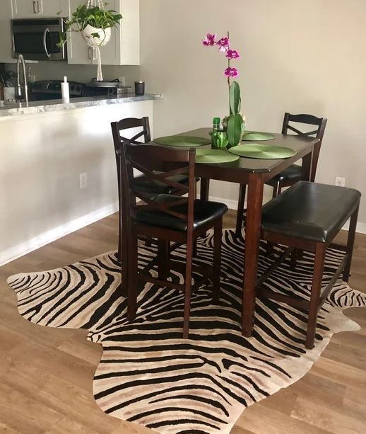 Annecorinne Animal Print Handmade Cowhide Rug-6'X7' thumbnail 2