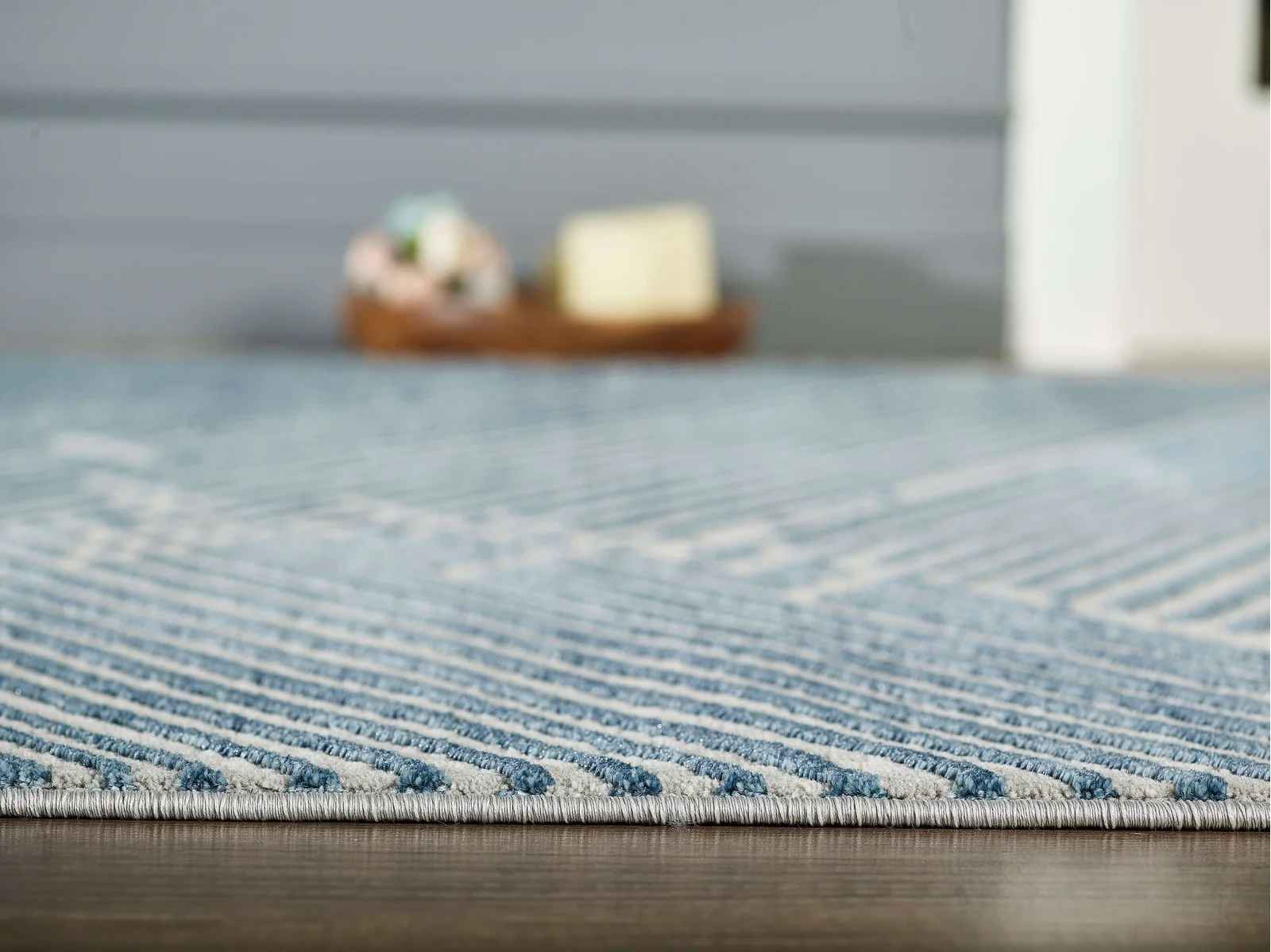 Soeren Geometric Area Rug in Light Blue-6'x9' thumbnail 3