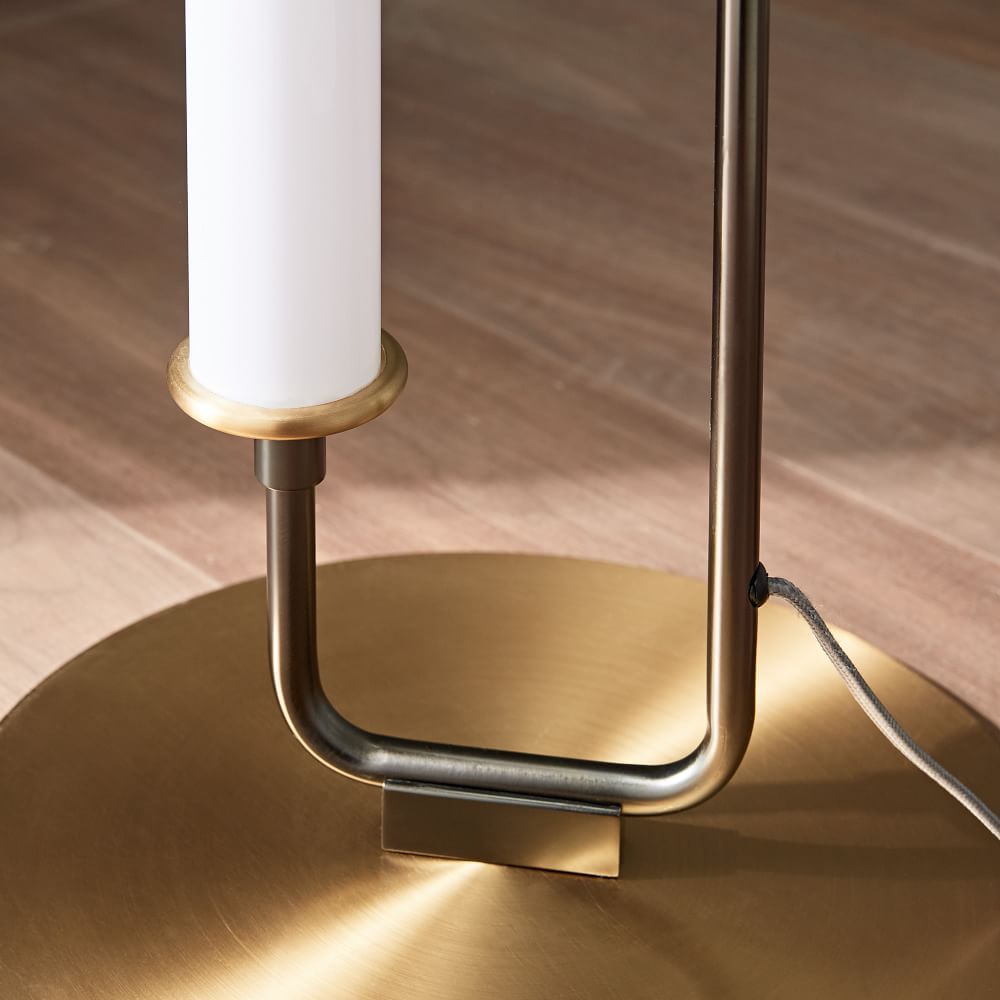 Linear Metal LED Floor Lamp thumbnail 4