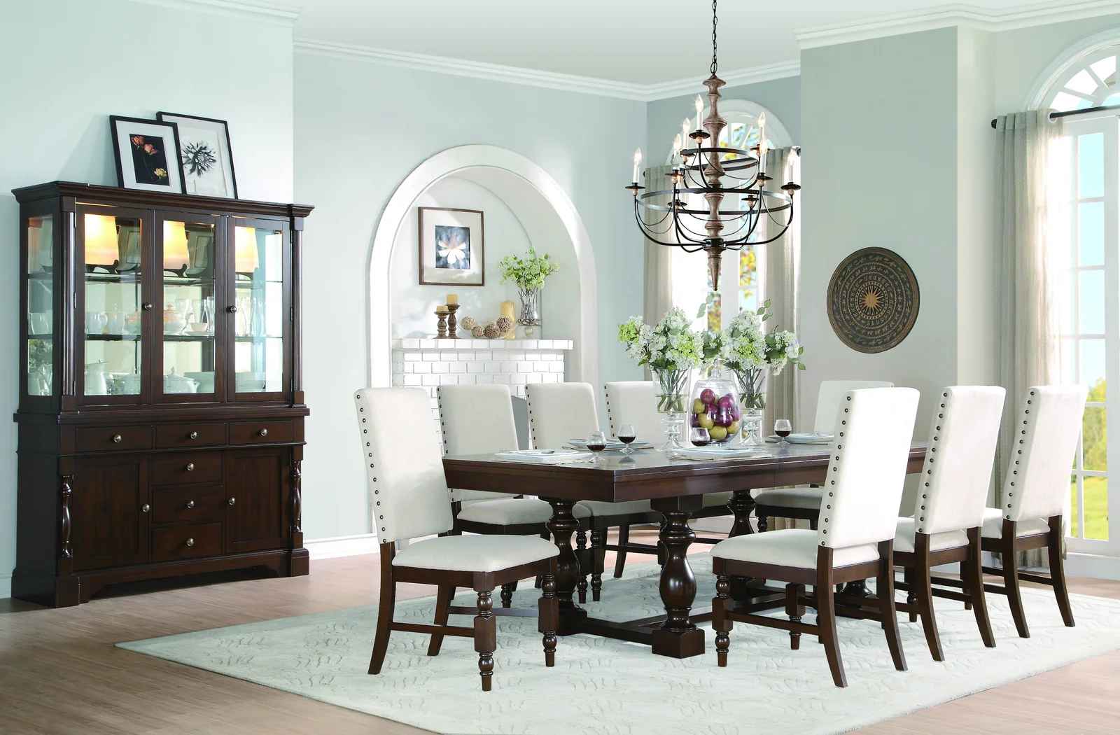 Villeneuve China Cabinet with Lighting thumbnail 2