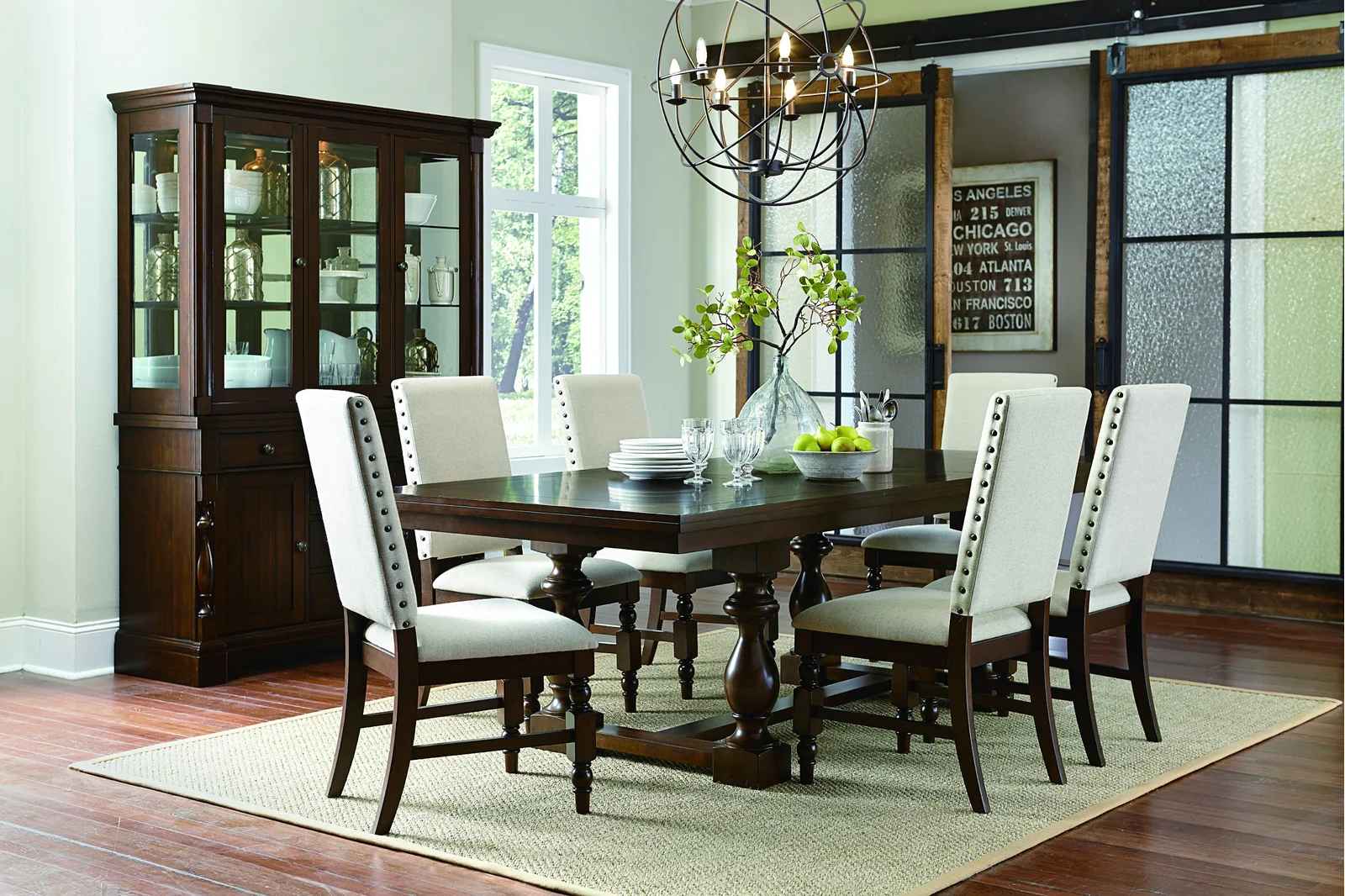 Villeneuve China Cabinet with Lighting thumbnail 3