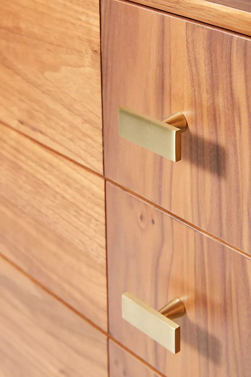 Avalene Eight-Drawer Dresser thumbnail 4