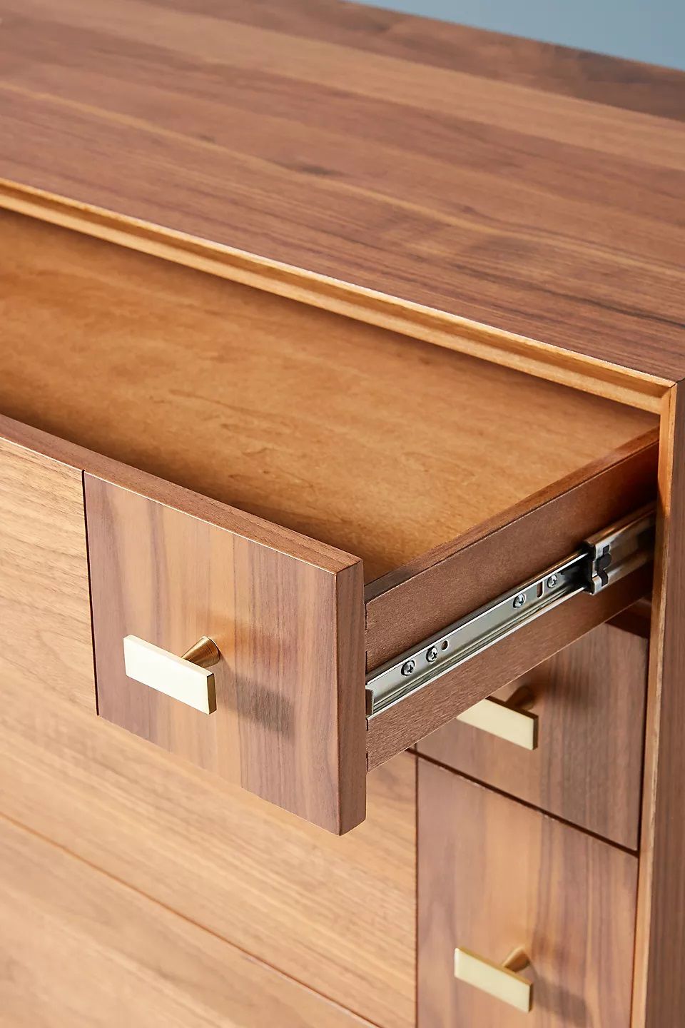 Avalene Eight-Drawer Dresser thumbnail 5