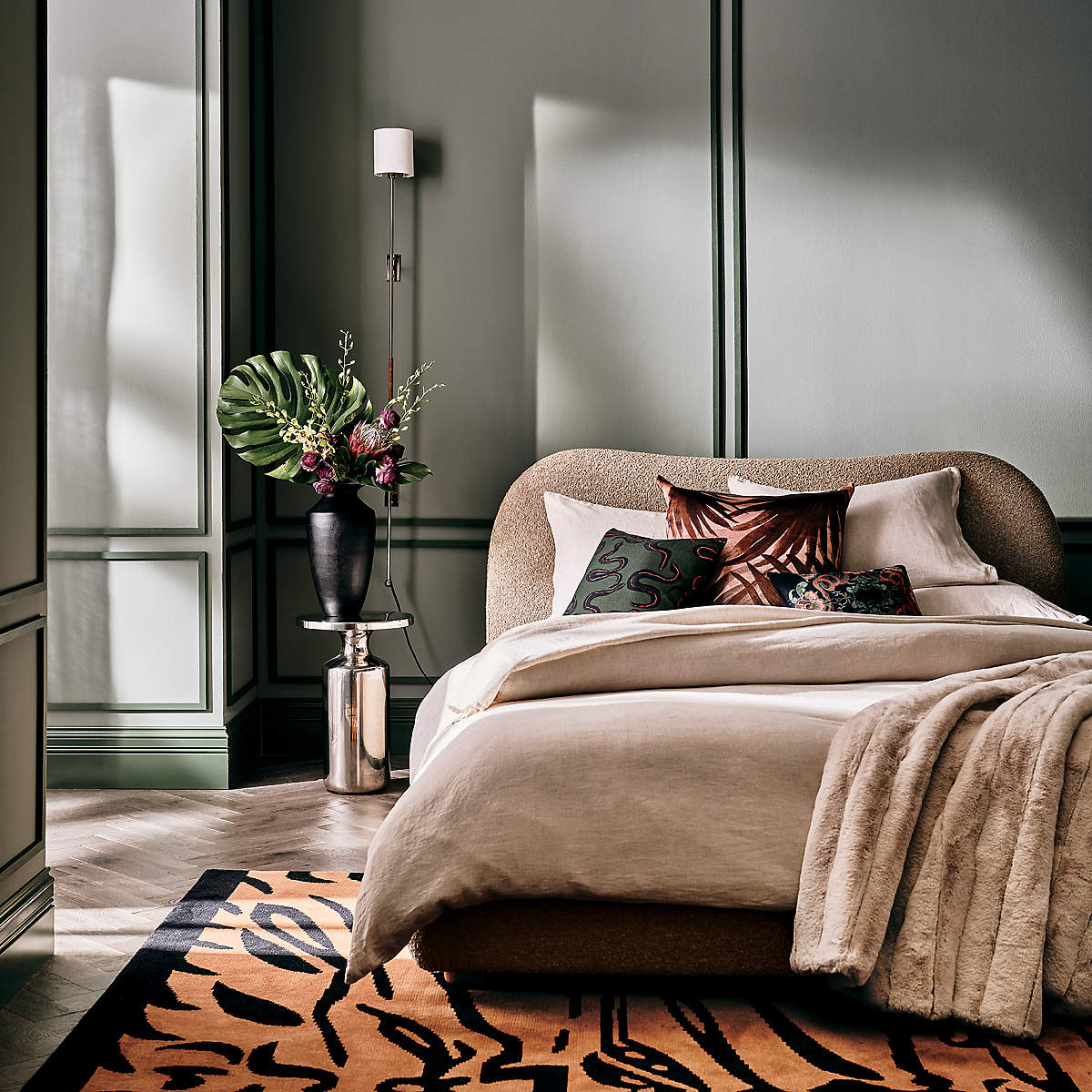 Diana Camel Upholstered Queen Bed thumbnail 2