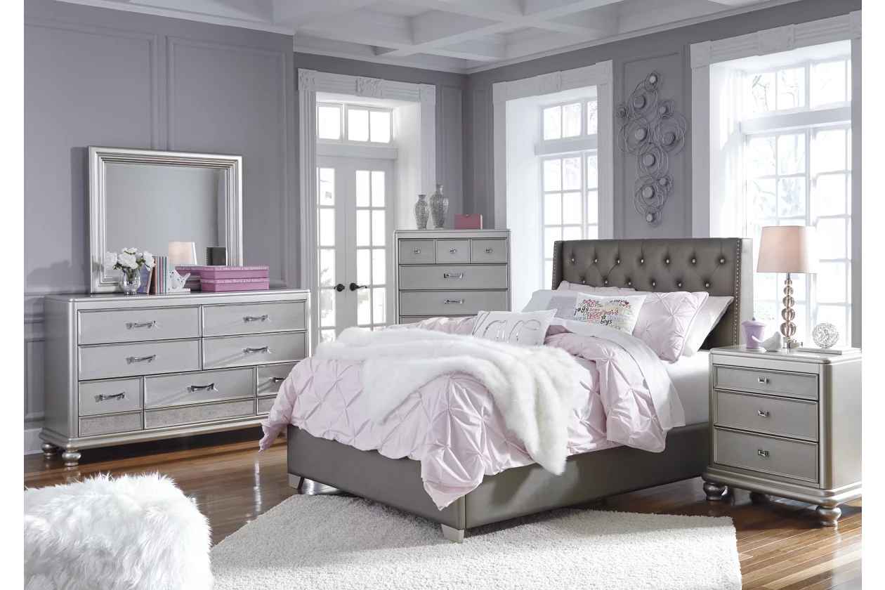 Coralayne Full Upholstered Bed thumbnail 2