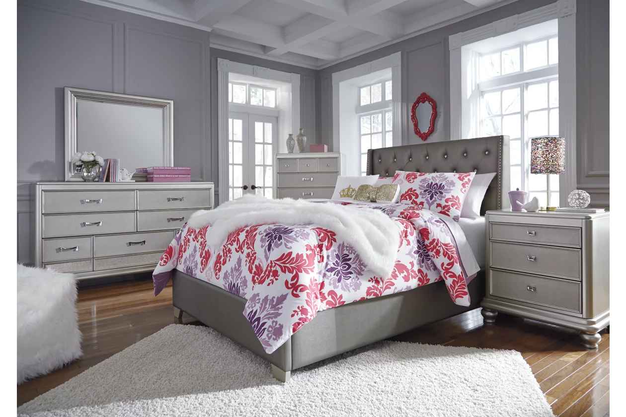 Coralayne Full Upholstered Bed thumbnail 3