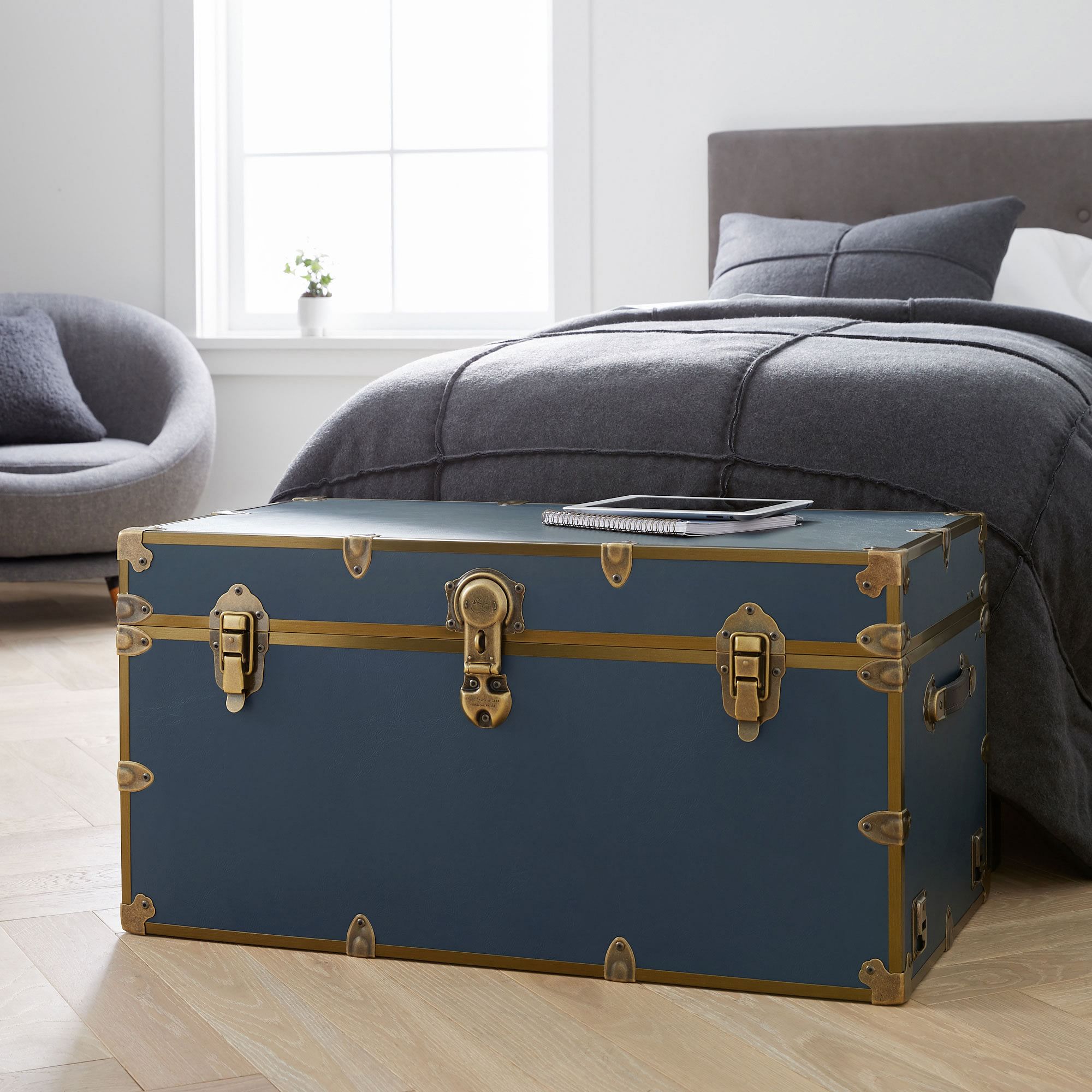 Vegan Leather XXL Dorm Trunk thumbnail 3