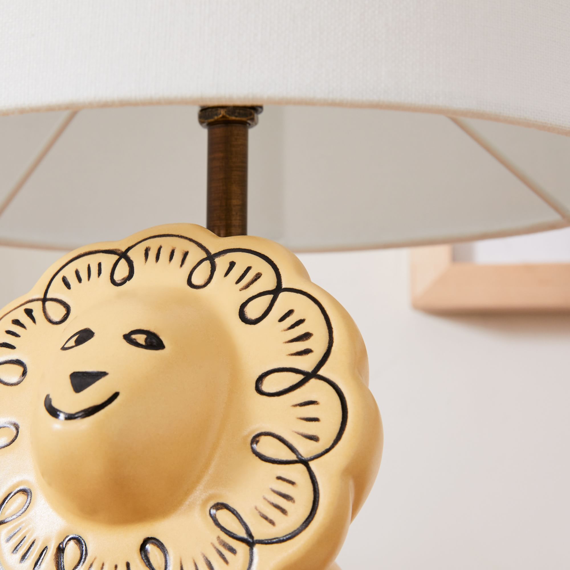 Ceramic Lion Table Lamp thumbnail 2
