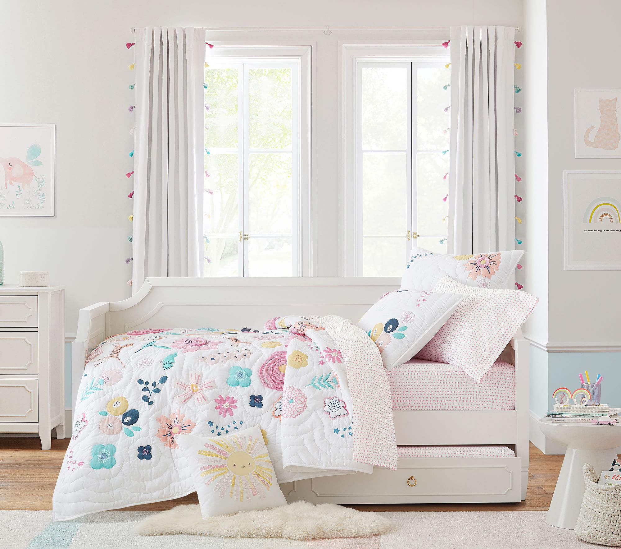 Ava Regency Daybed thumbnail 4