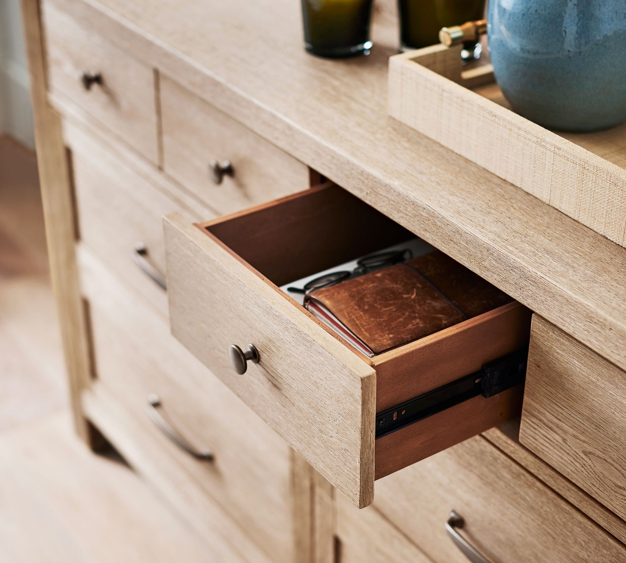 Toscana 8 Drawer Dresser thumbnail 9