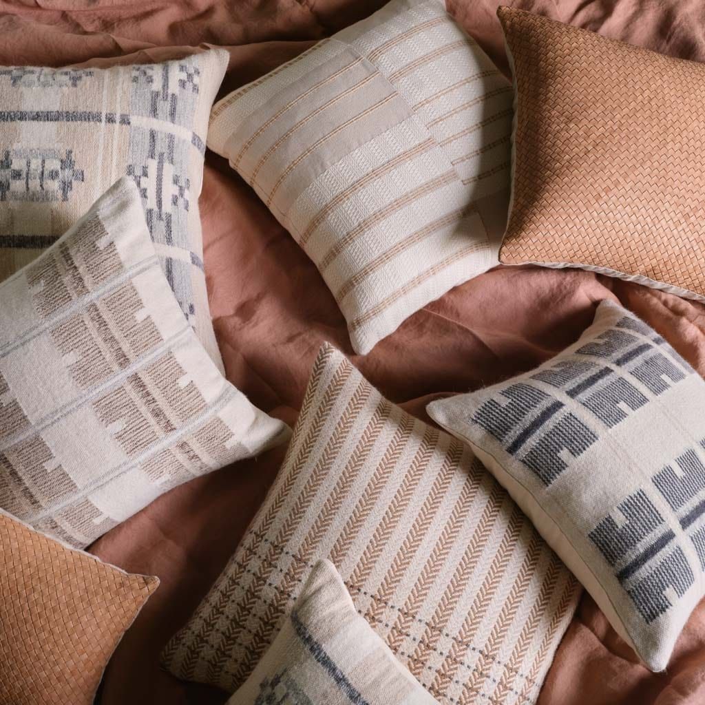 AGATA PILLOW 22x22 thumbnail 4