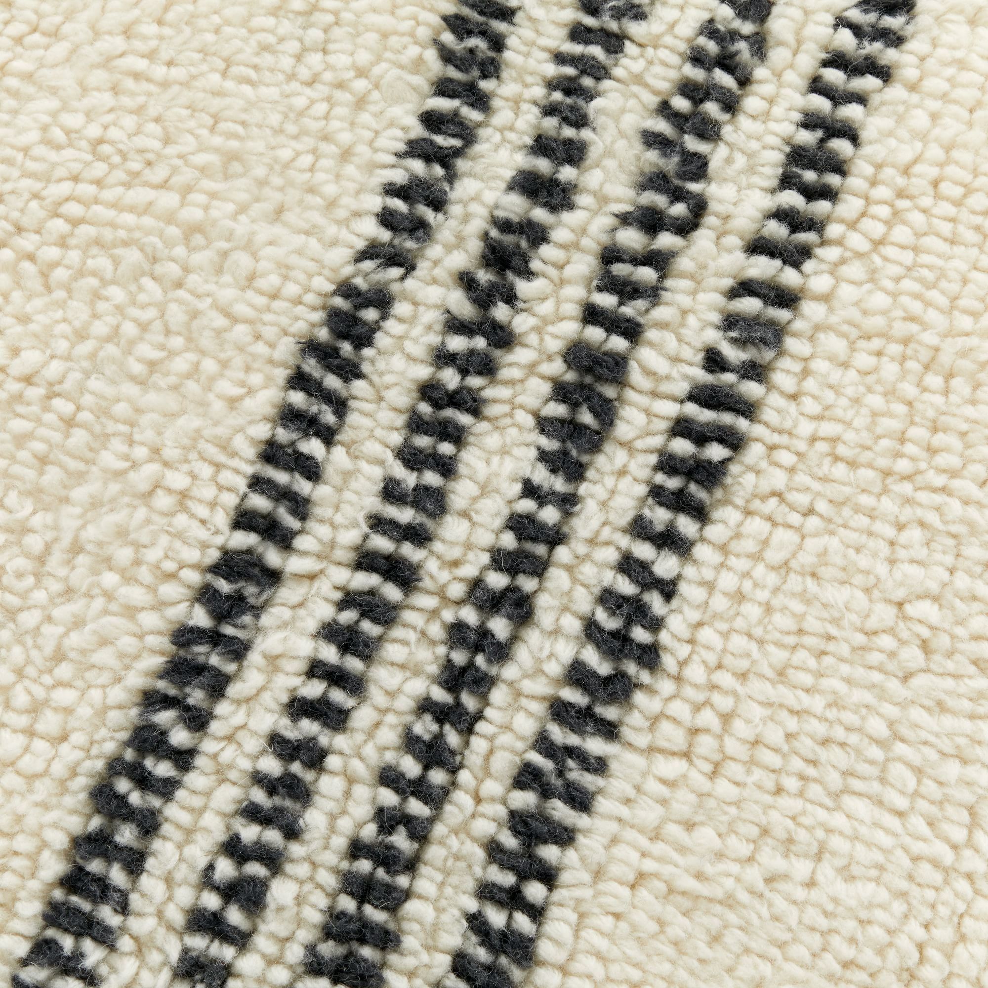 Center Stripe Shag Rug 8x10 thumbnail 4