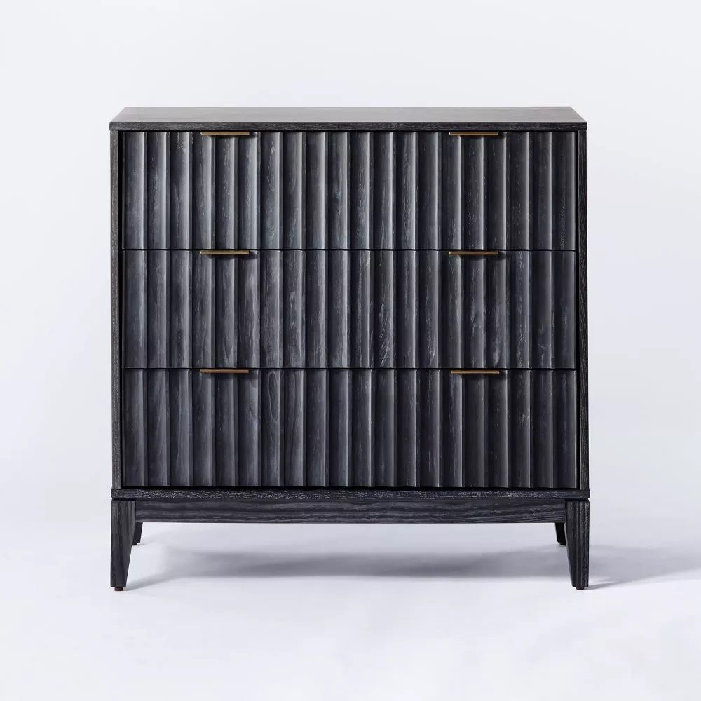 Thousand Oaks Wood Scalloped 3 Drawer Dresser thumbnail 3