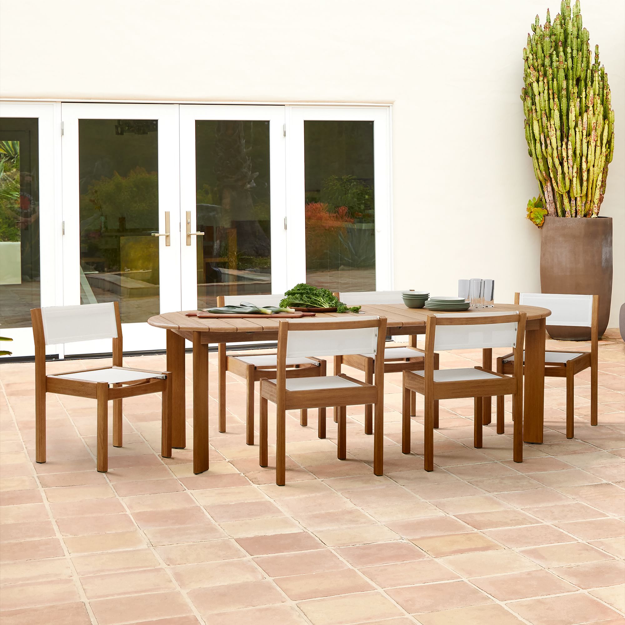 Playa Outdoor Round Expandable Dining Table 91" thumbnail 2