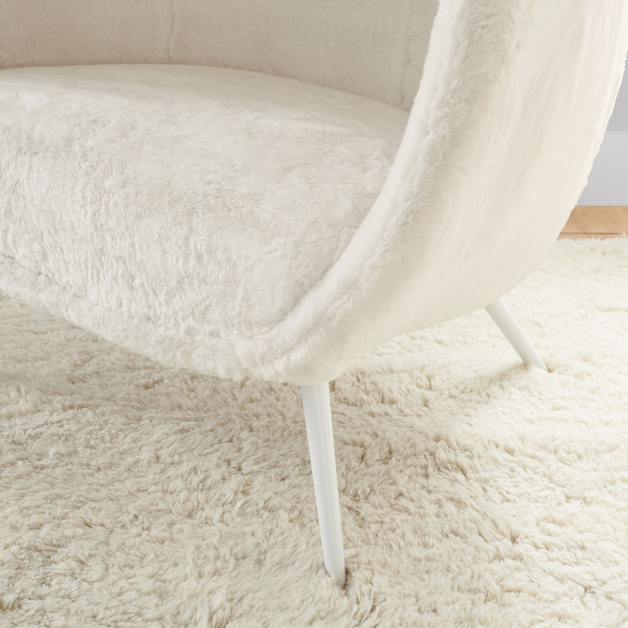 Polar Bear Cave Chair thumbnail 3