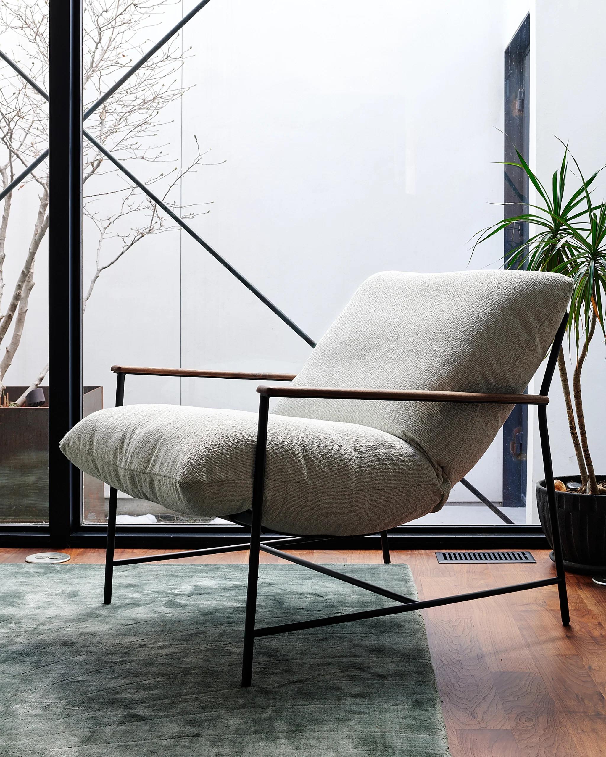 Vail Lounge Chair thumbnail 3