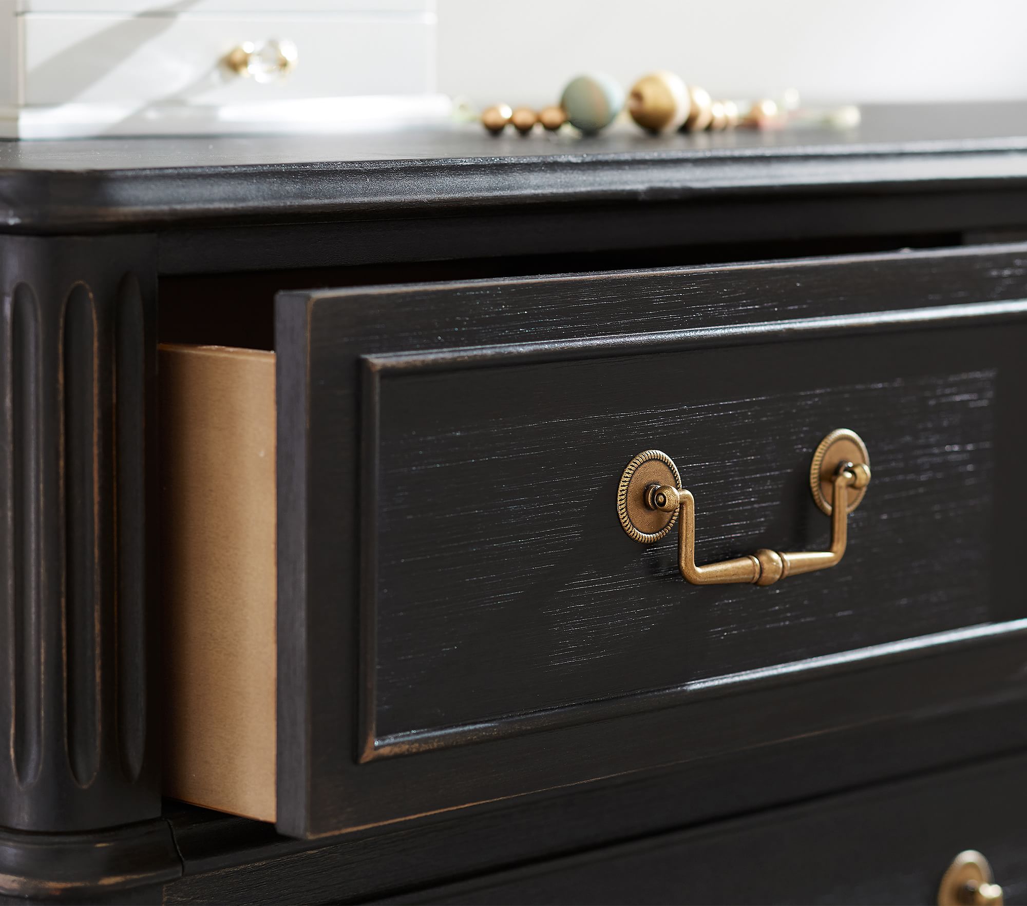 Rosalie Extra Wide Dresser thumbnail 3