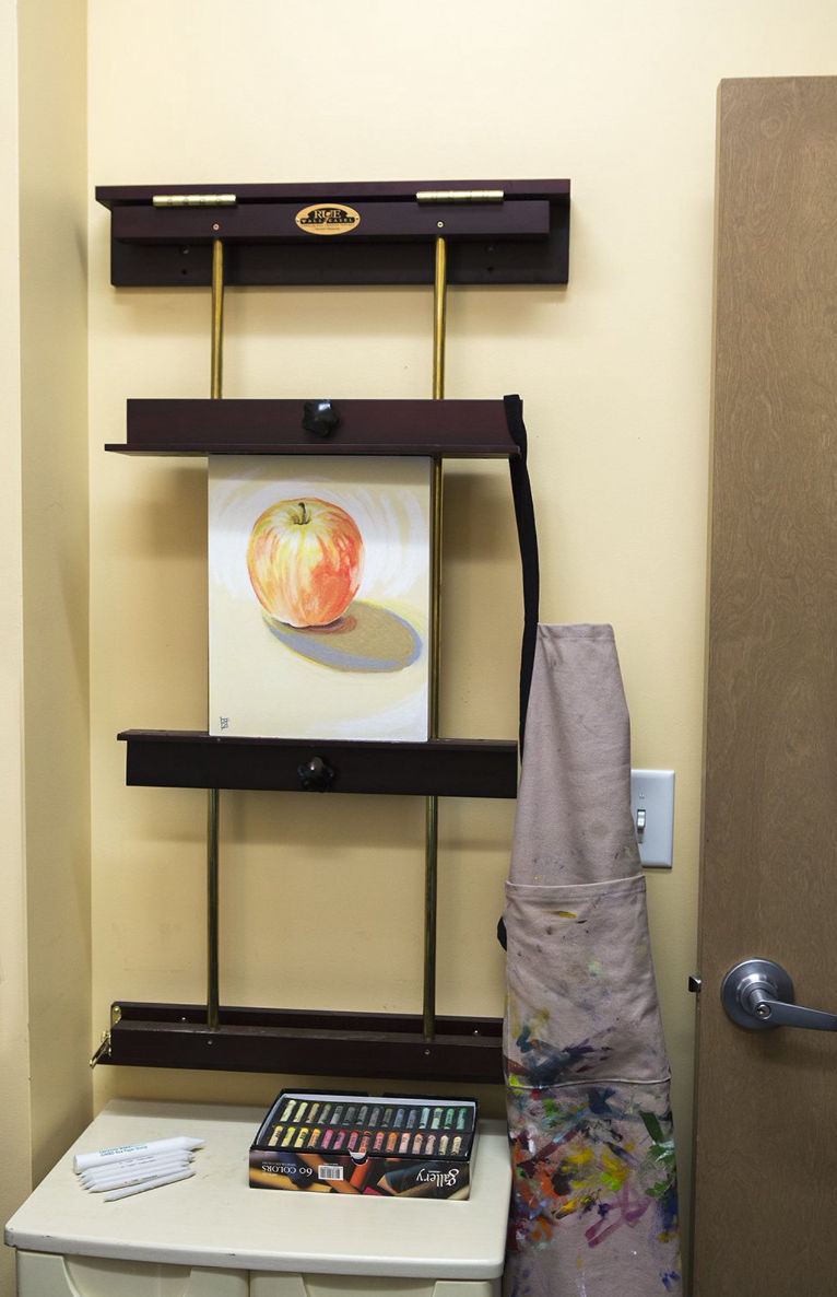 Rue Wall Display And Painting Easel thumbnail 2