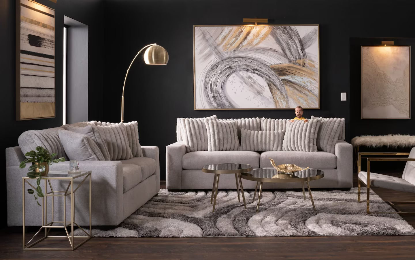Sofia Loveseat thumbnail 2