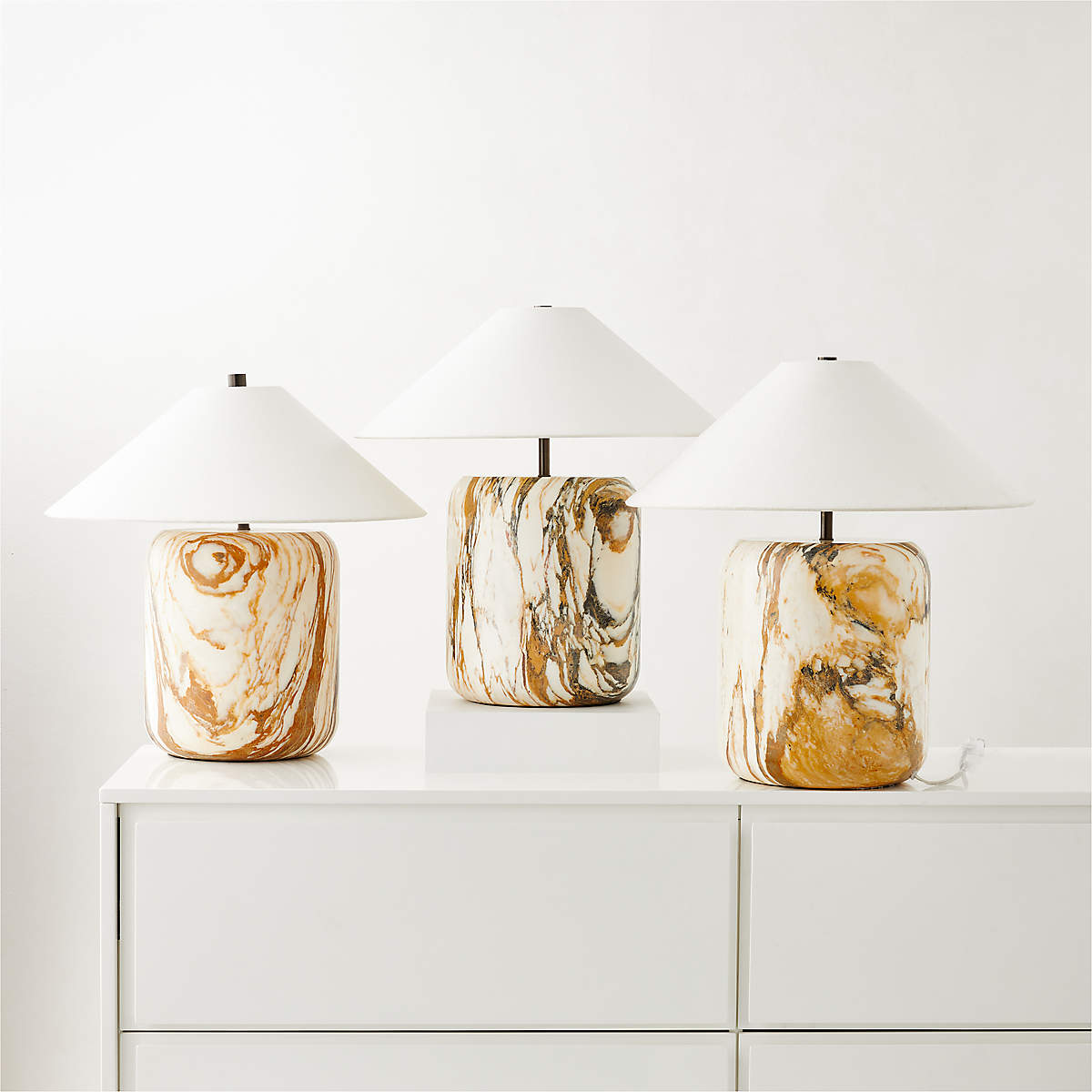 BLOCK GOLDEN CALACATTA MARBLE TABLE LAMP thumbnail 2