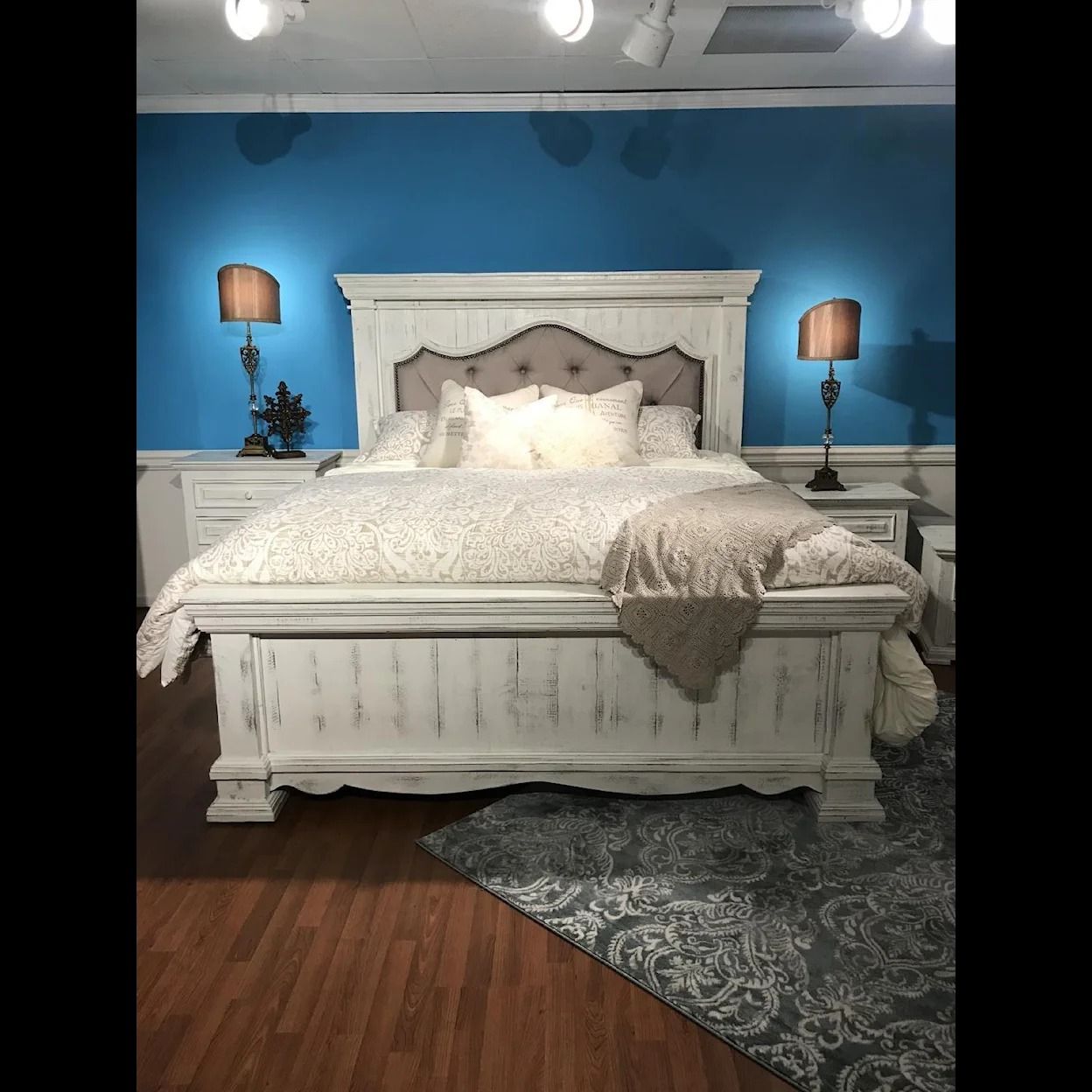 King Upholstered Bed with Tufted Headboard thumbnail 2