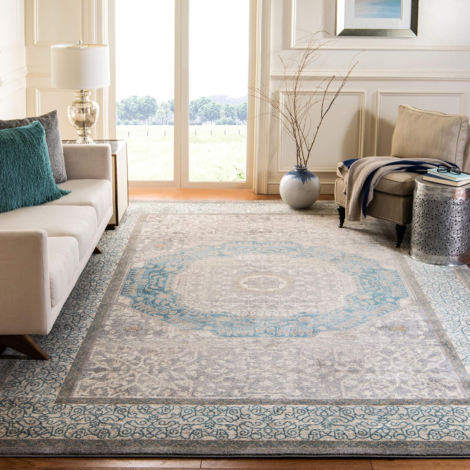 SAFAVIEH Sofia Collection Area Rug thumbnail 2