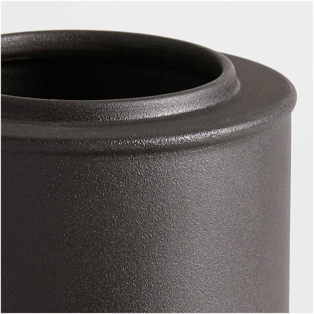 Juxon Black Canister thumbnail 3
