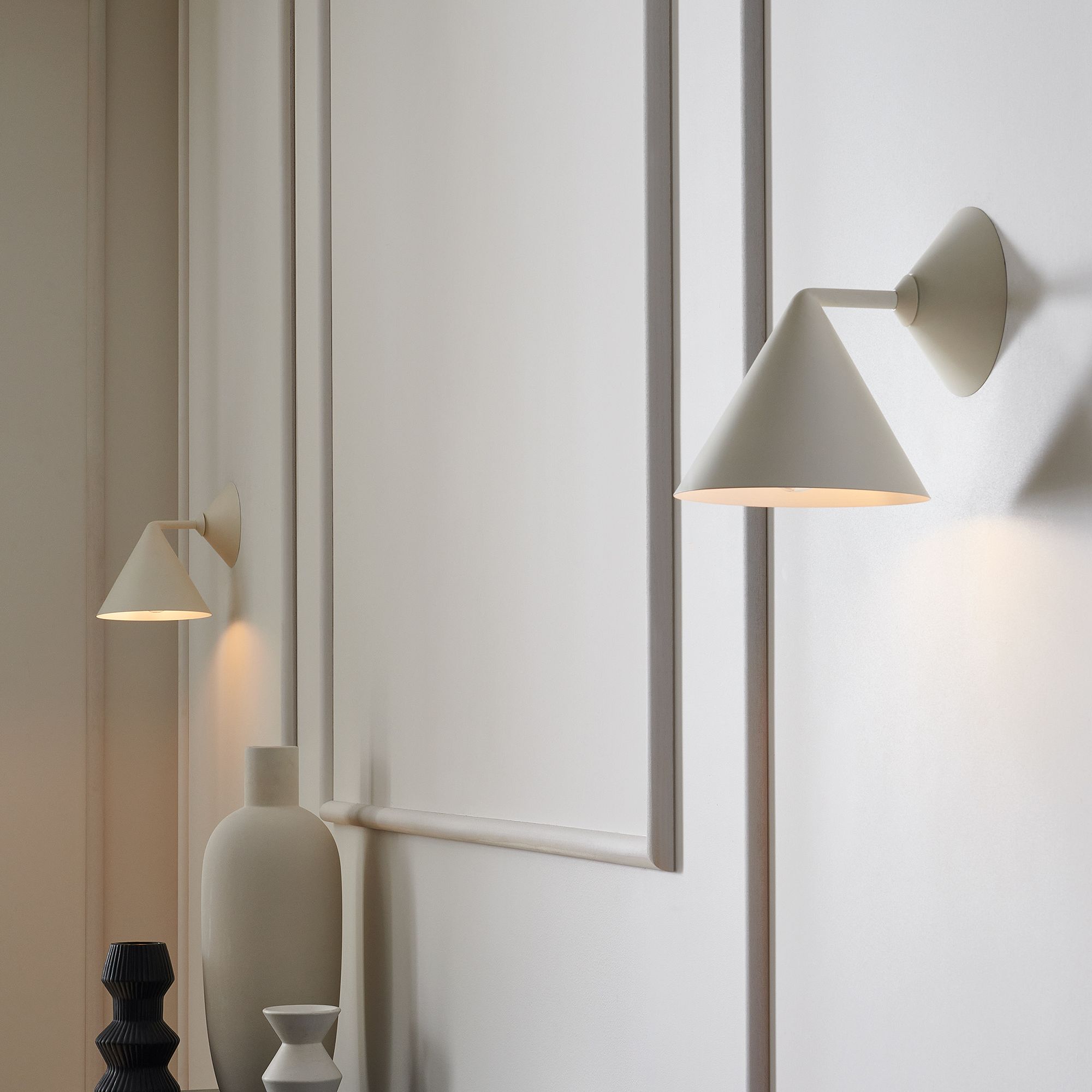 Warren Sconce thumbnail 2