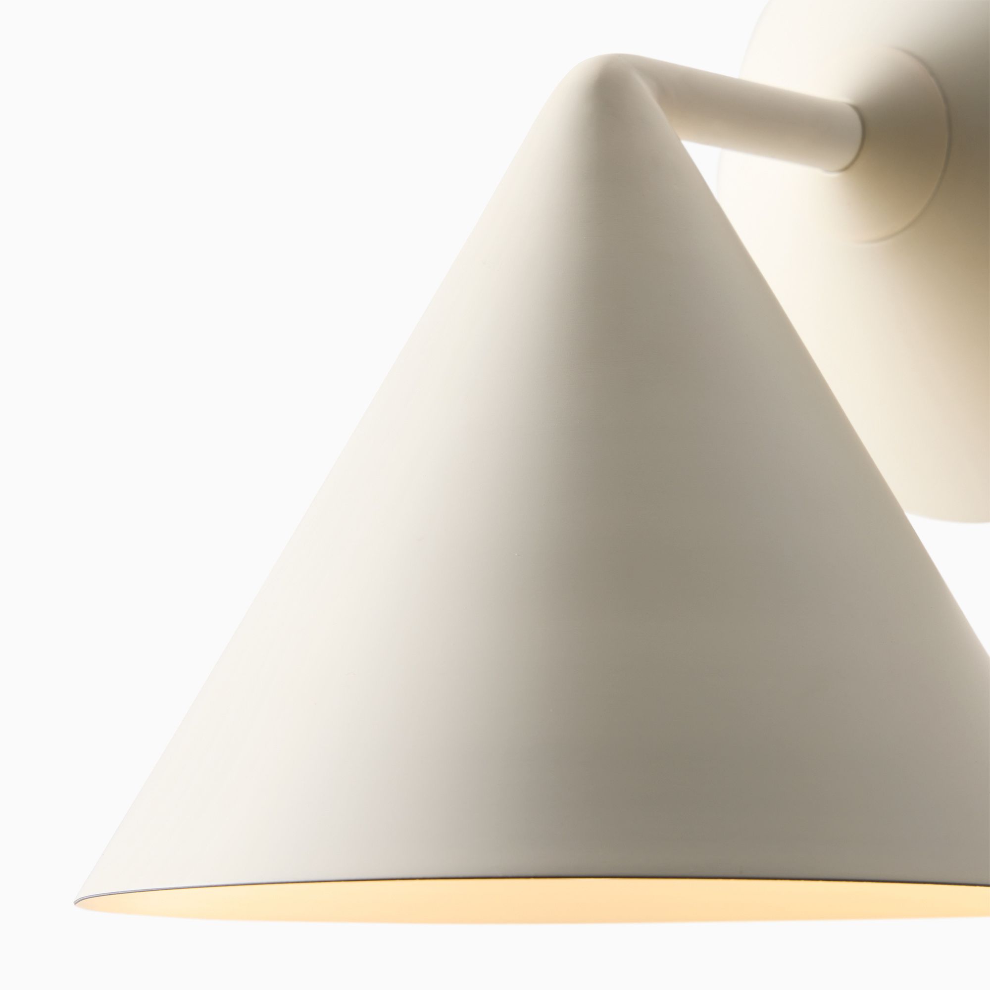 Warren Sconce thumbnail 4
