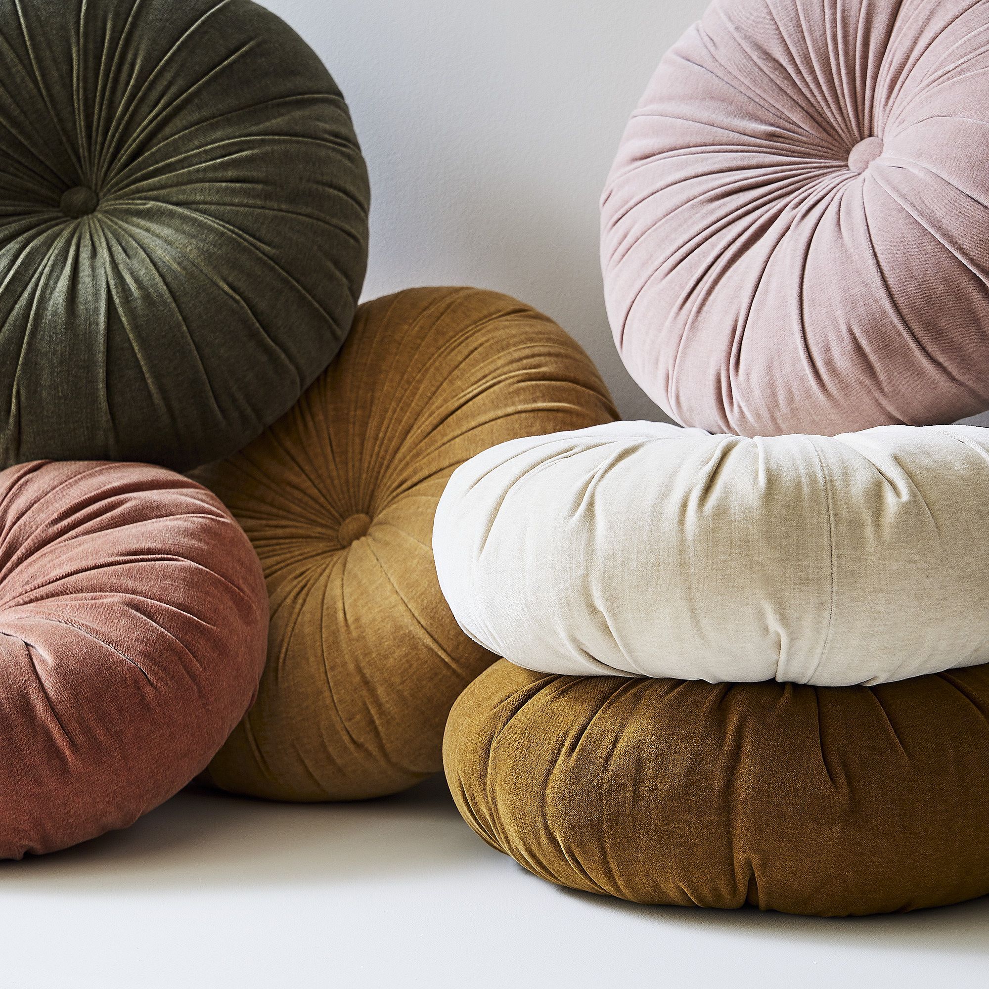 Classic Cotton Velvet Pillow Cover Round-18" thumbnail 3
