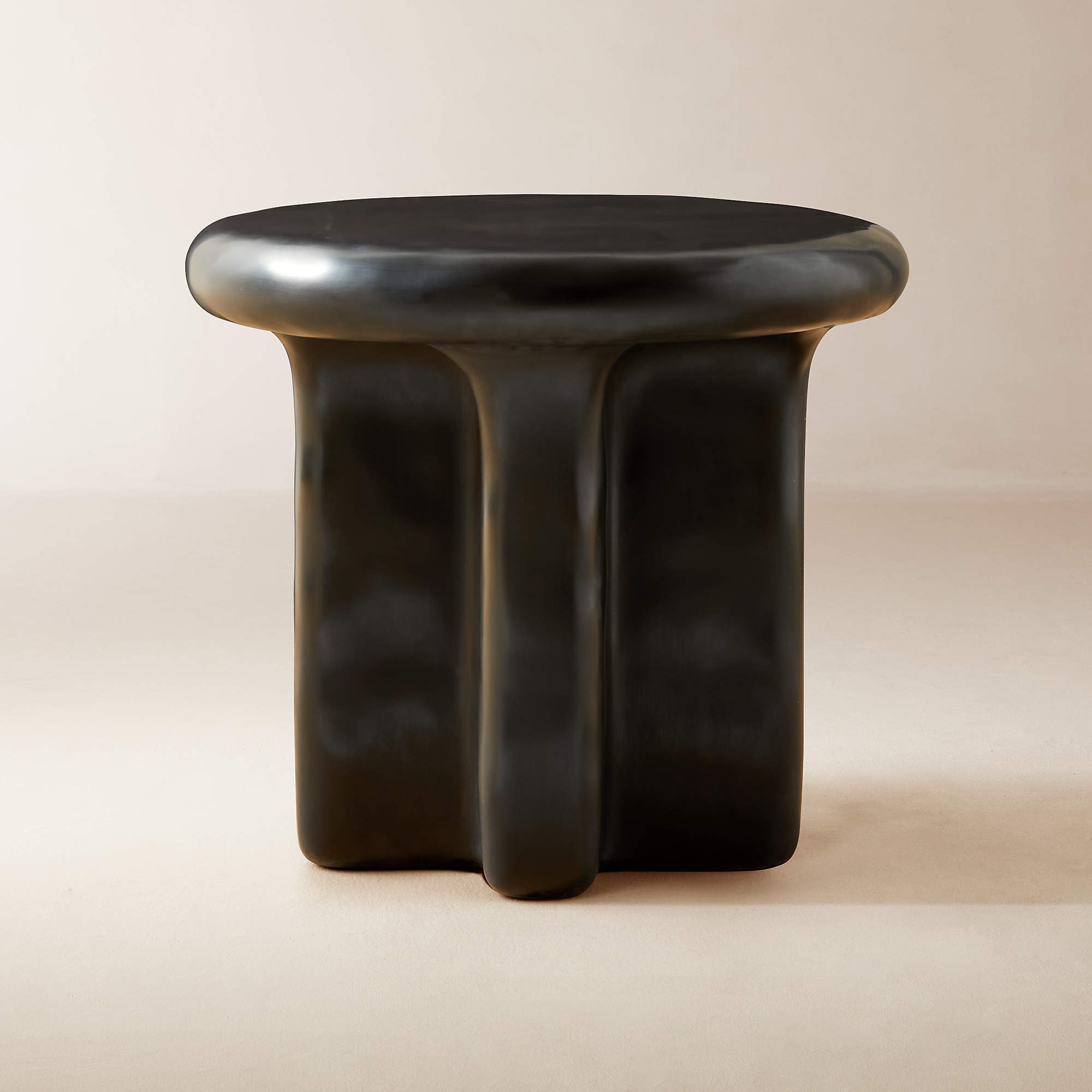 Bodene Round Black Resin Side Table thumbnail 2