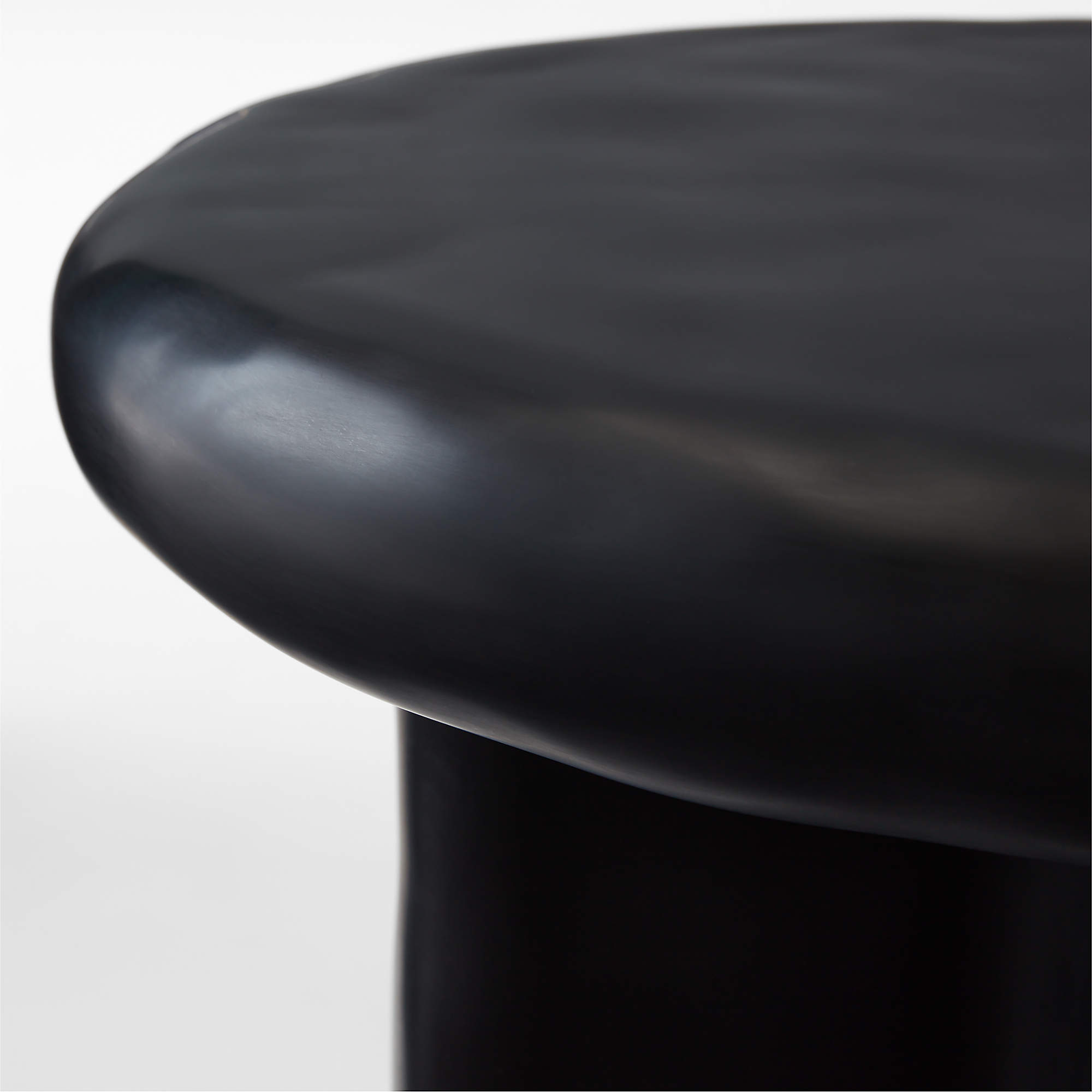 Bodene Round Black Resin Side Table thumbnail 4