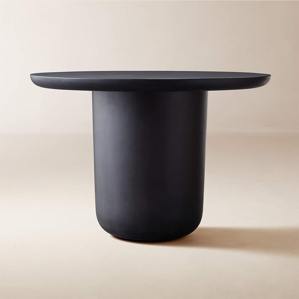 LOLA ROUND BLACK CONCRETE DINING TABLE thumbnail 2