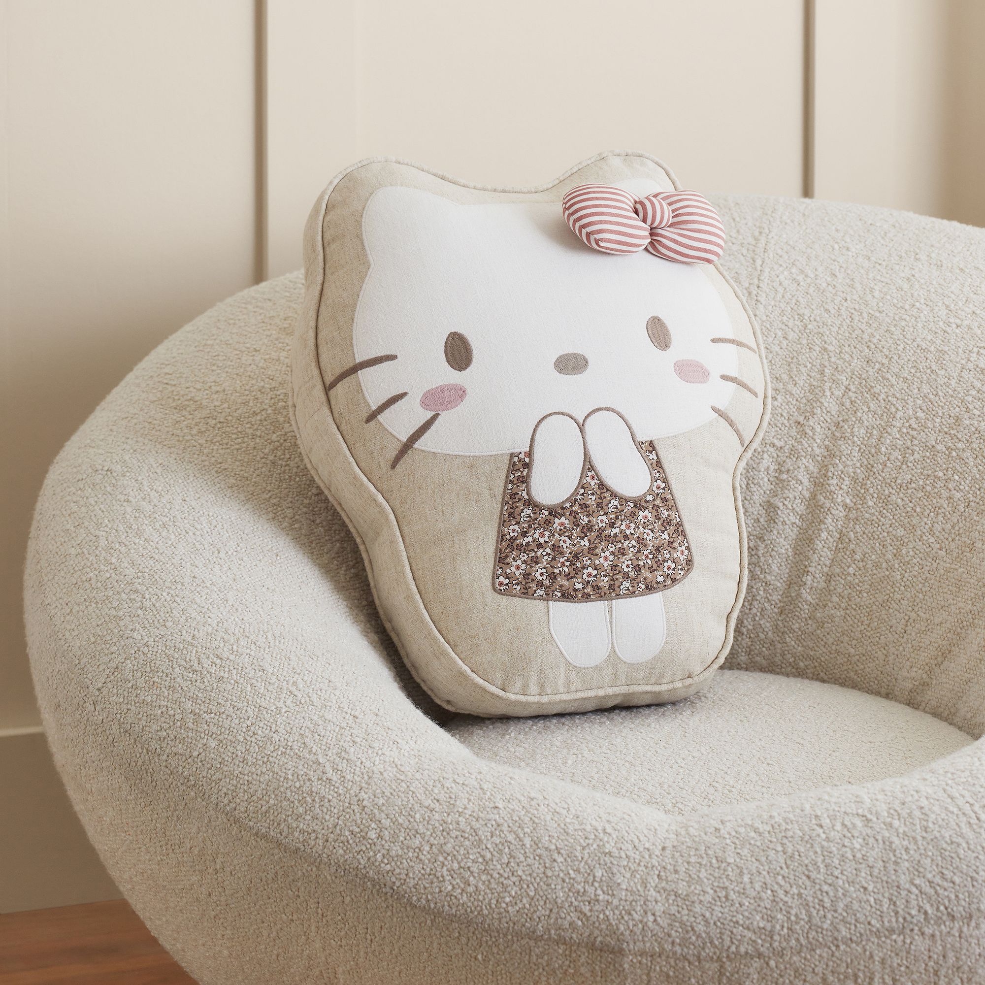 Hello Kitty Heritage Pillow thumbnail 2