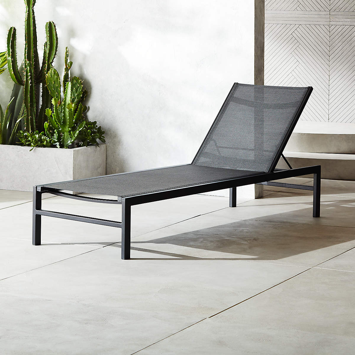 Idle Black Outdoor Sun Lounger thumbnail 2