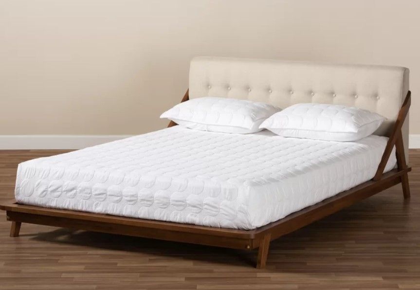 Dawniel Upholstered Platform Bed thumbnail 2