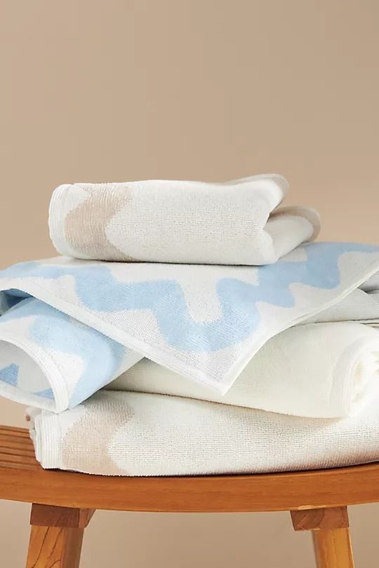 Maeve Scalloped Hand Towel thumbnail 2