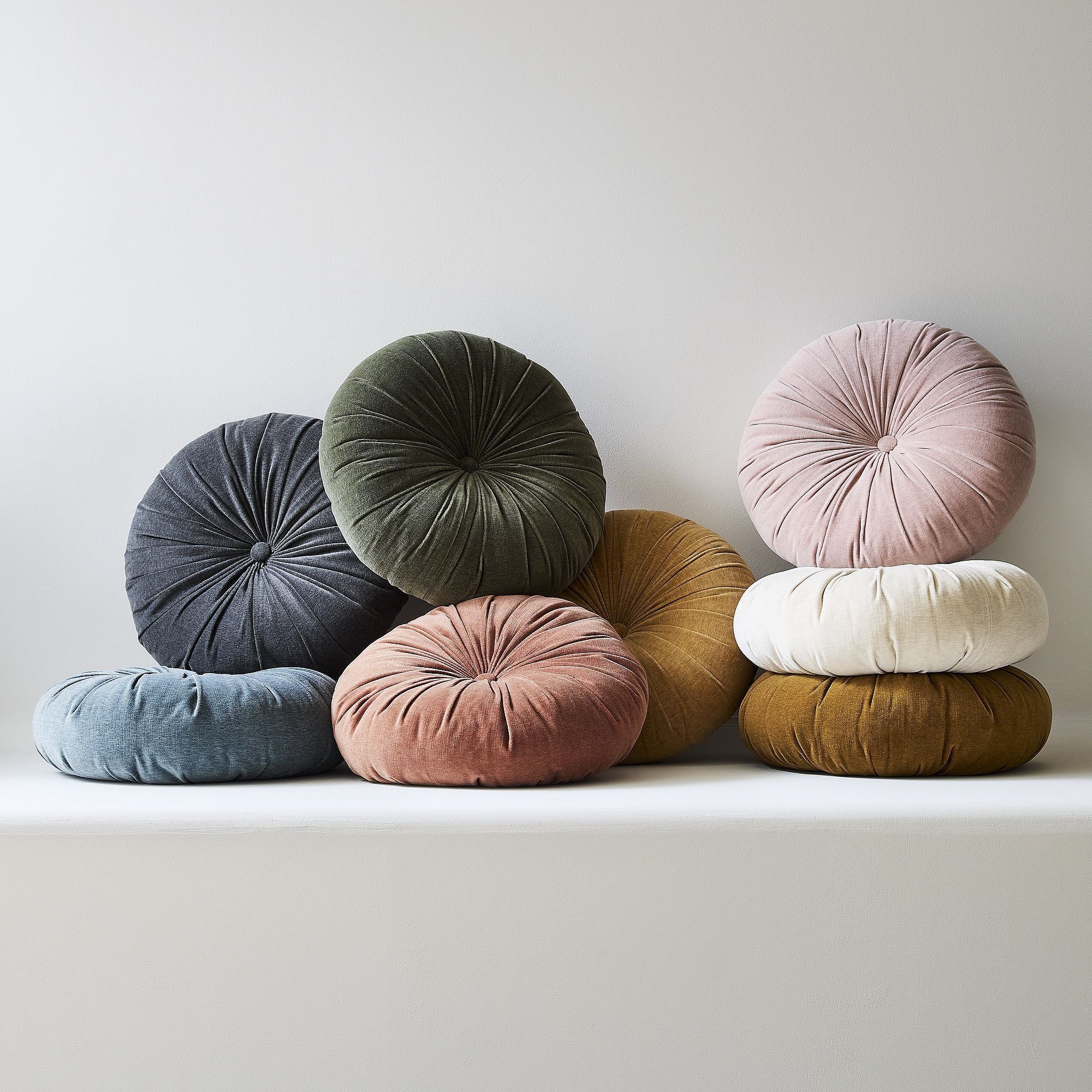 Classic Cotton Velvet Tufted Round Pillow thumbnail 2