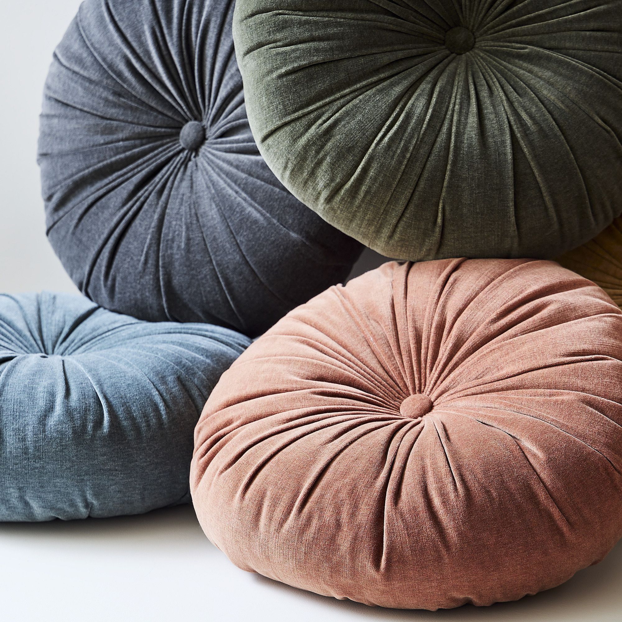Classic Cotton Velvet Tufted Round Pillow thumbnail 3