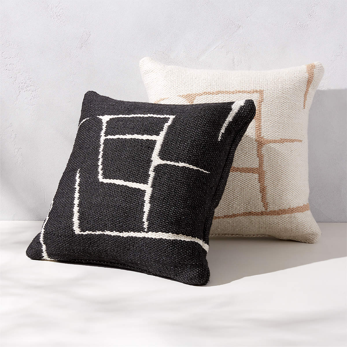 FARO BLACK AND WHITE OUTDOOR THROW PILLOW 20'' thumbnail 2