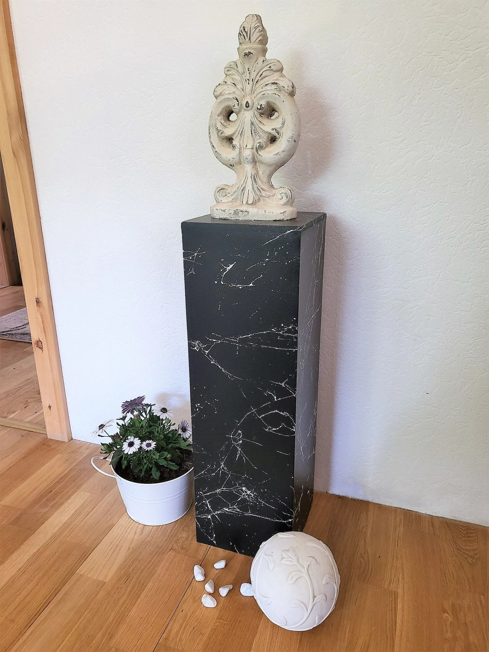 Customer Decorative Column Black Marble thumbnail 3