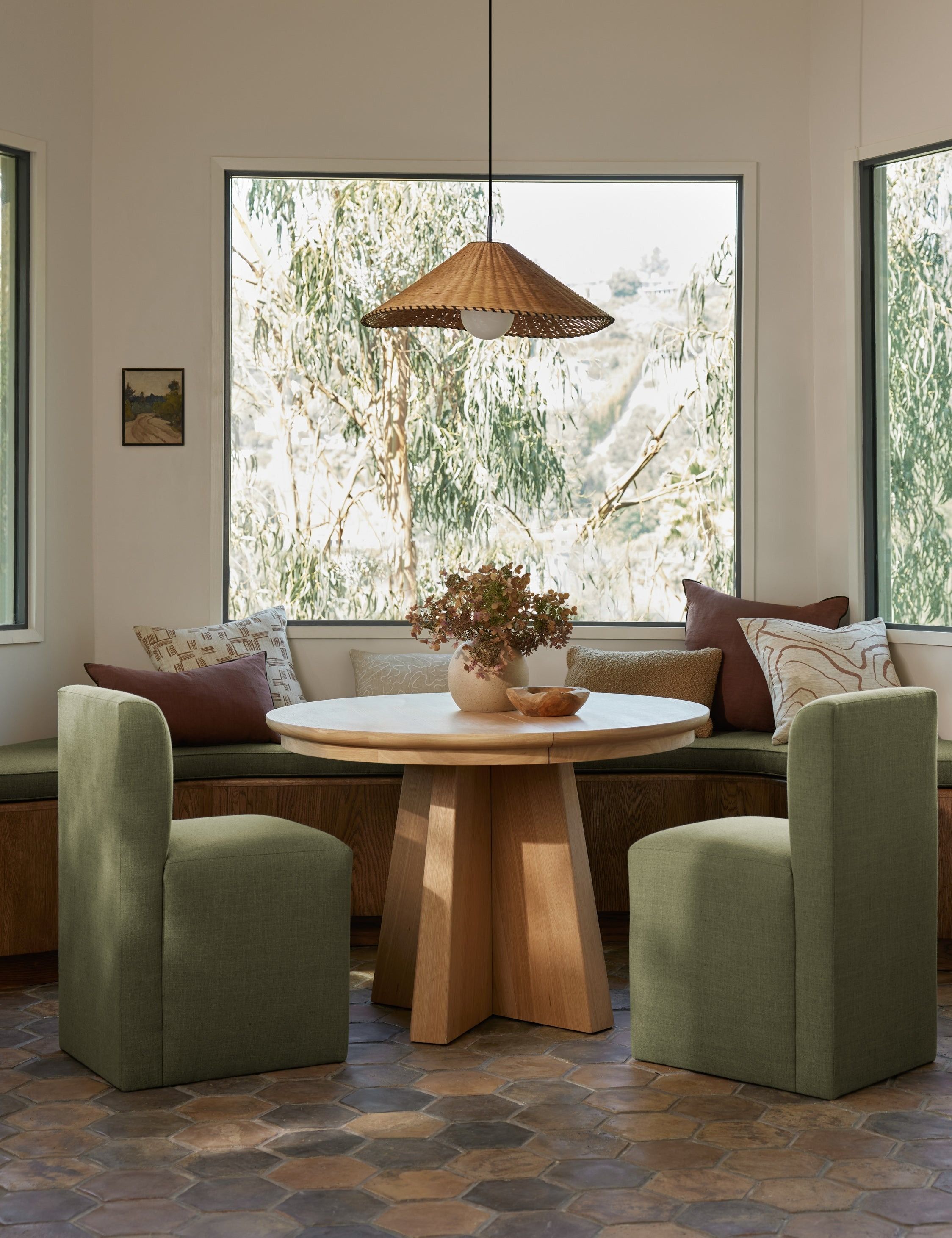 Nycola Extendable Oval Dining Table thumbnail 9