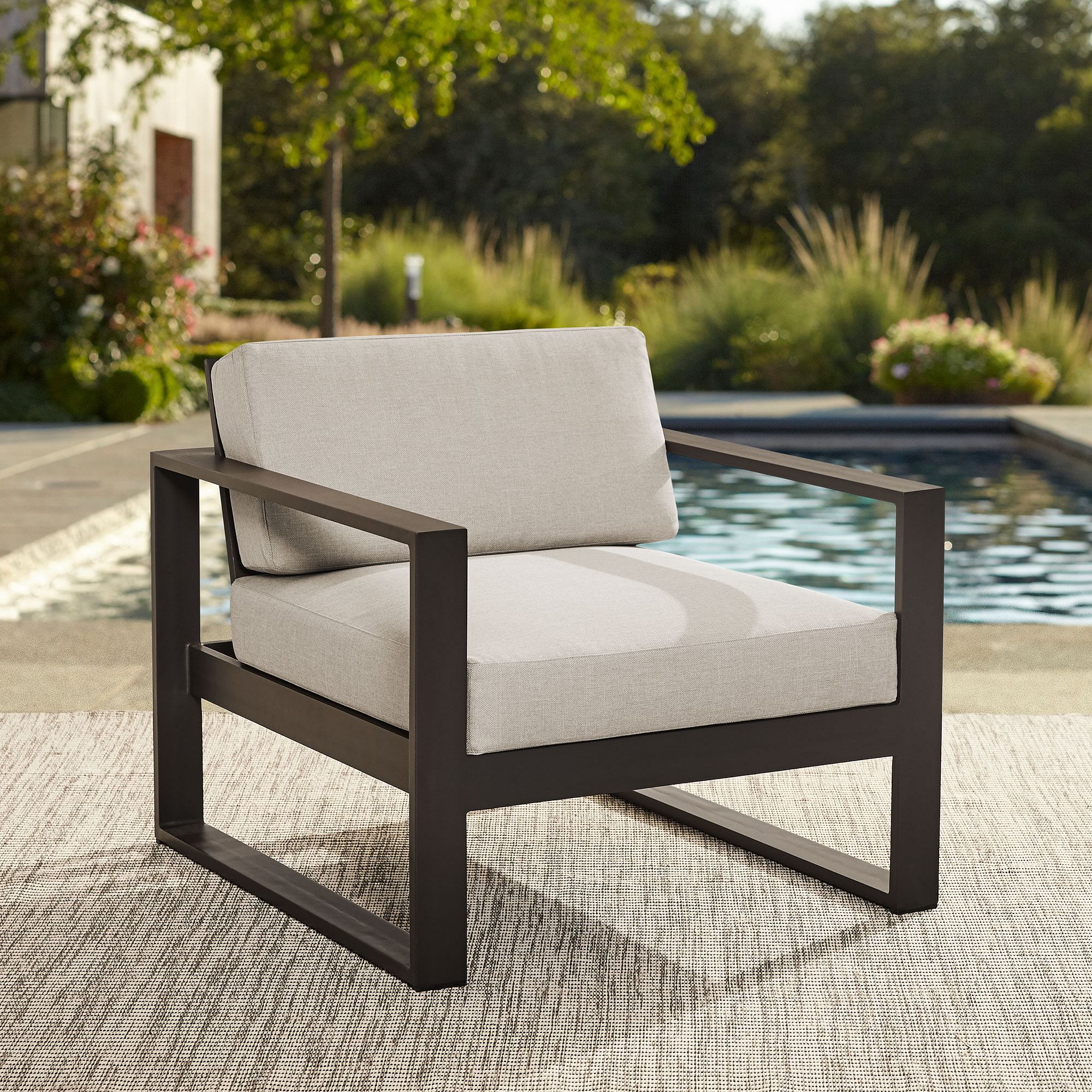 Portside Aluminum Outdoor Lounge Chair thumbnail 2