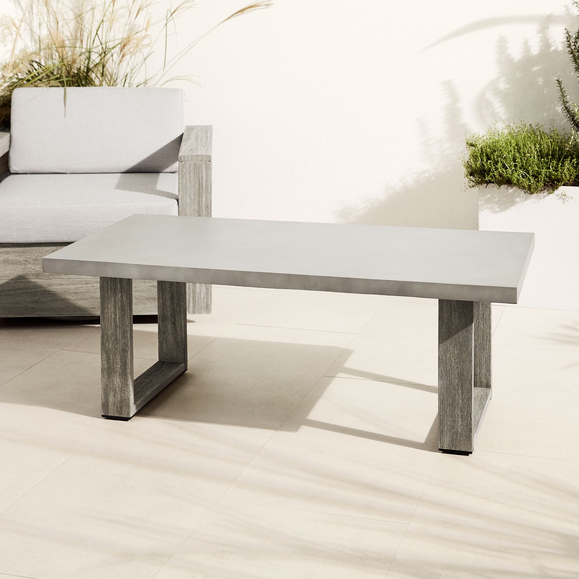 Portside Outdoor Expandable Dining Table thumbnail 2