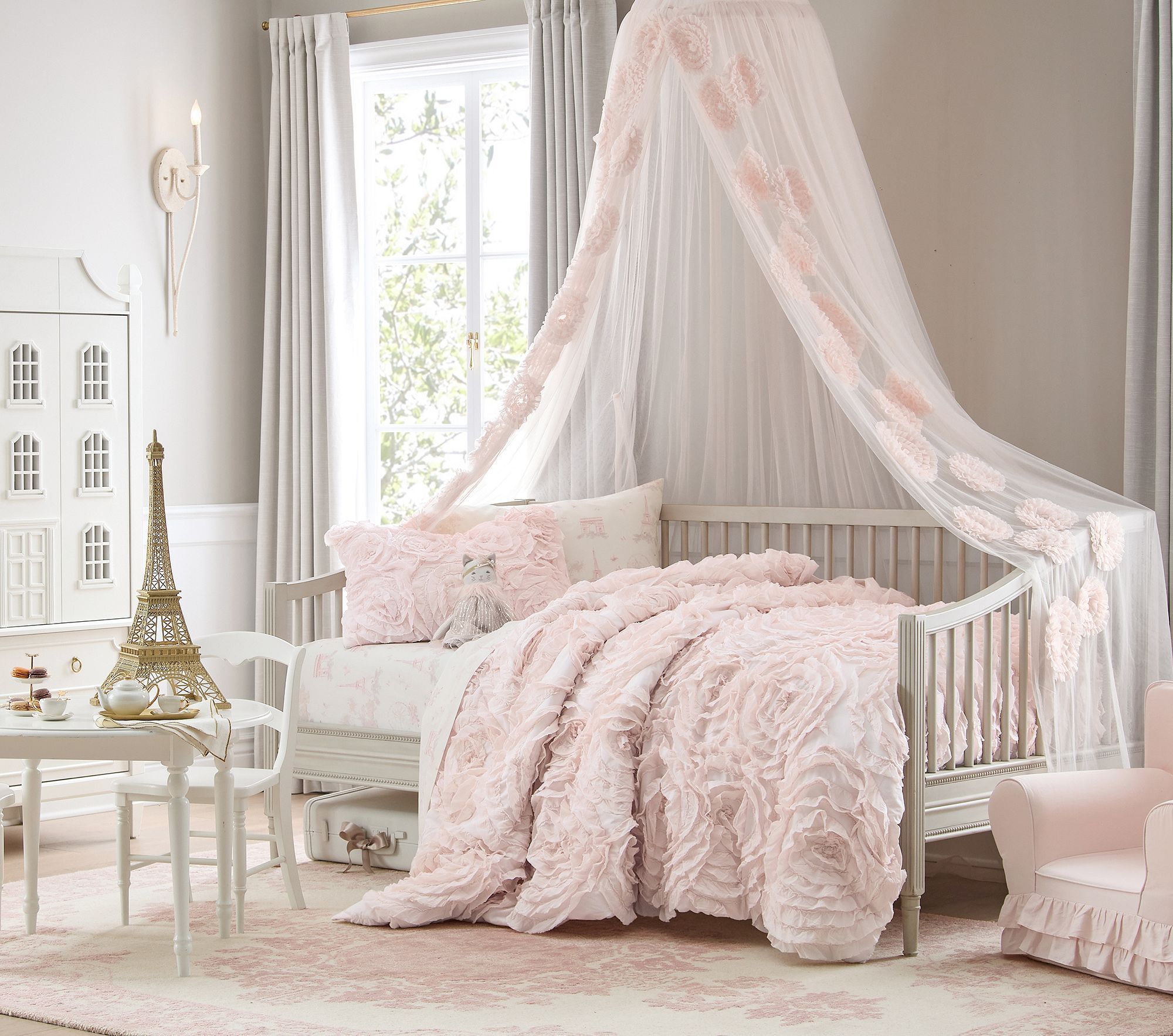 Monique Lhuillier Rosette Quilt Queen thumbnail 2