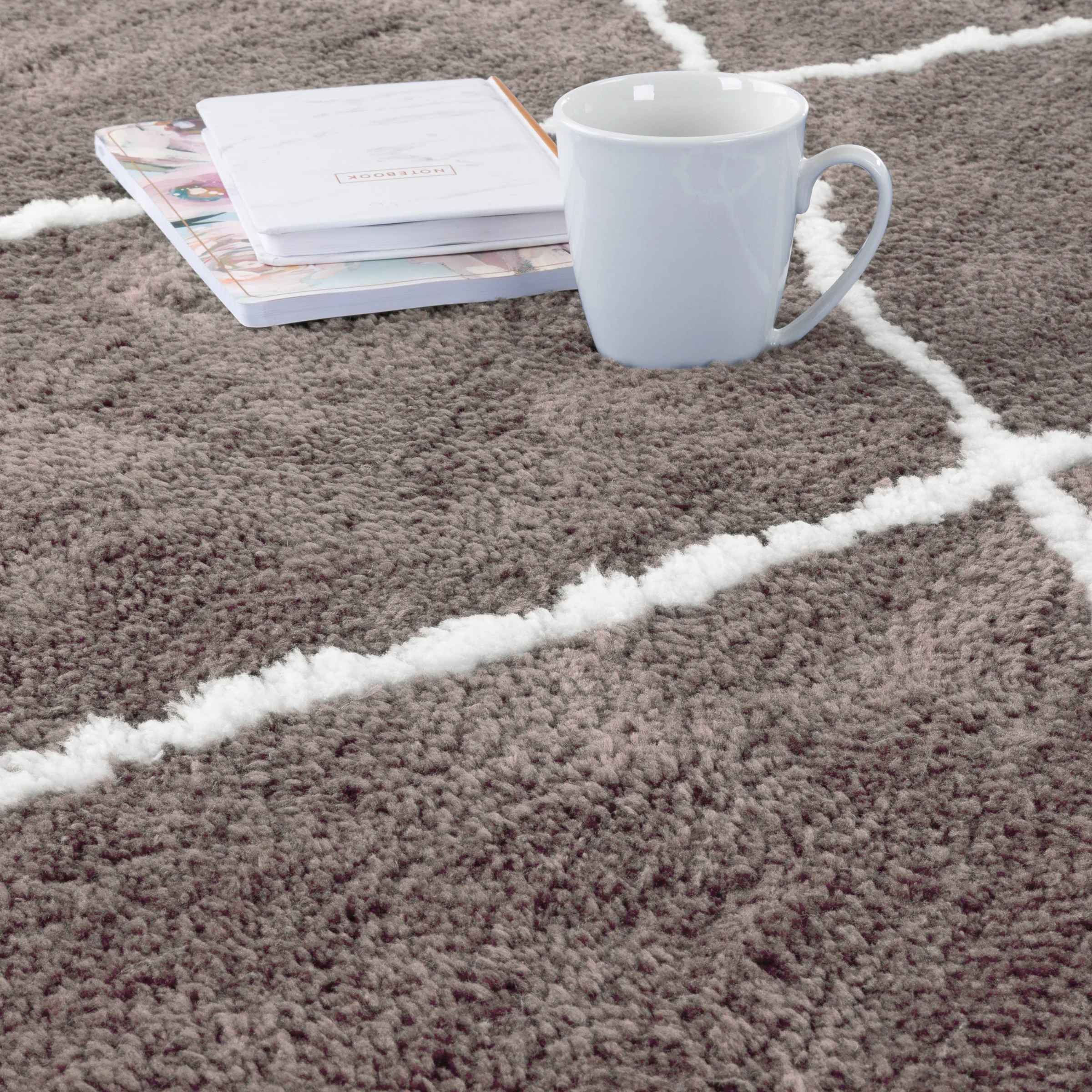 Delilah Gray Diamond Shag Area Rug-7'11x9'11' thumbnail 2