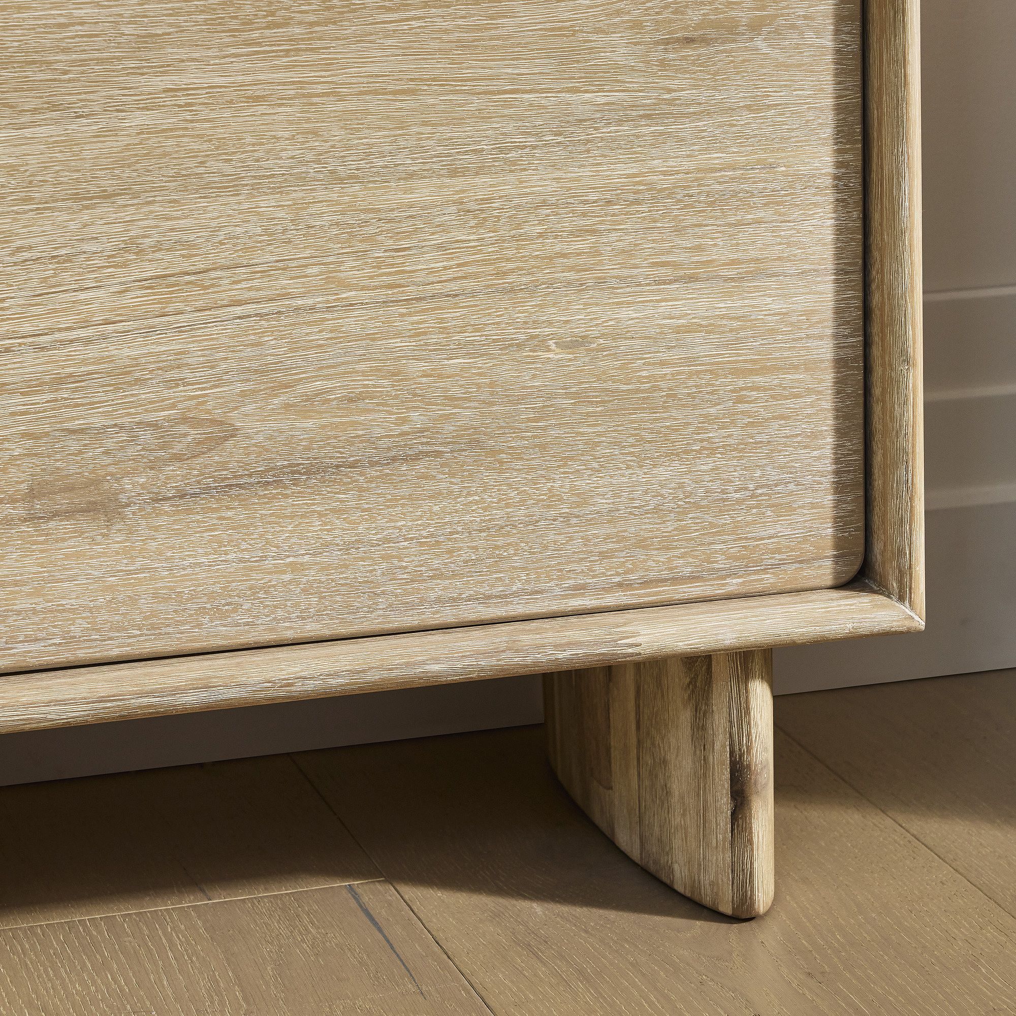 Anton Linen Cabinet thumbnail 3