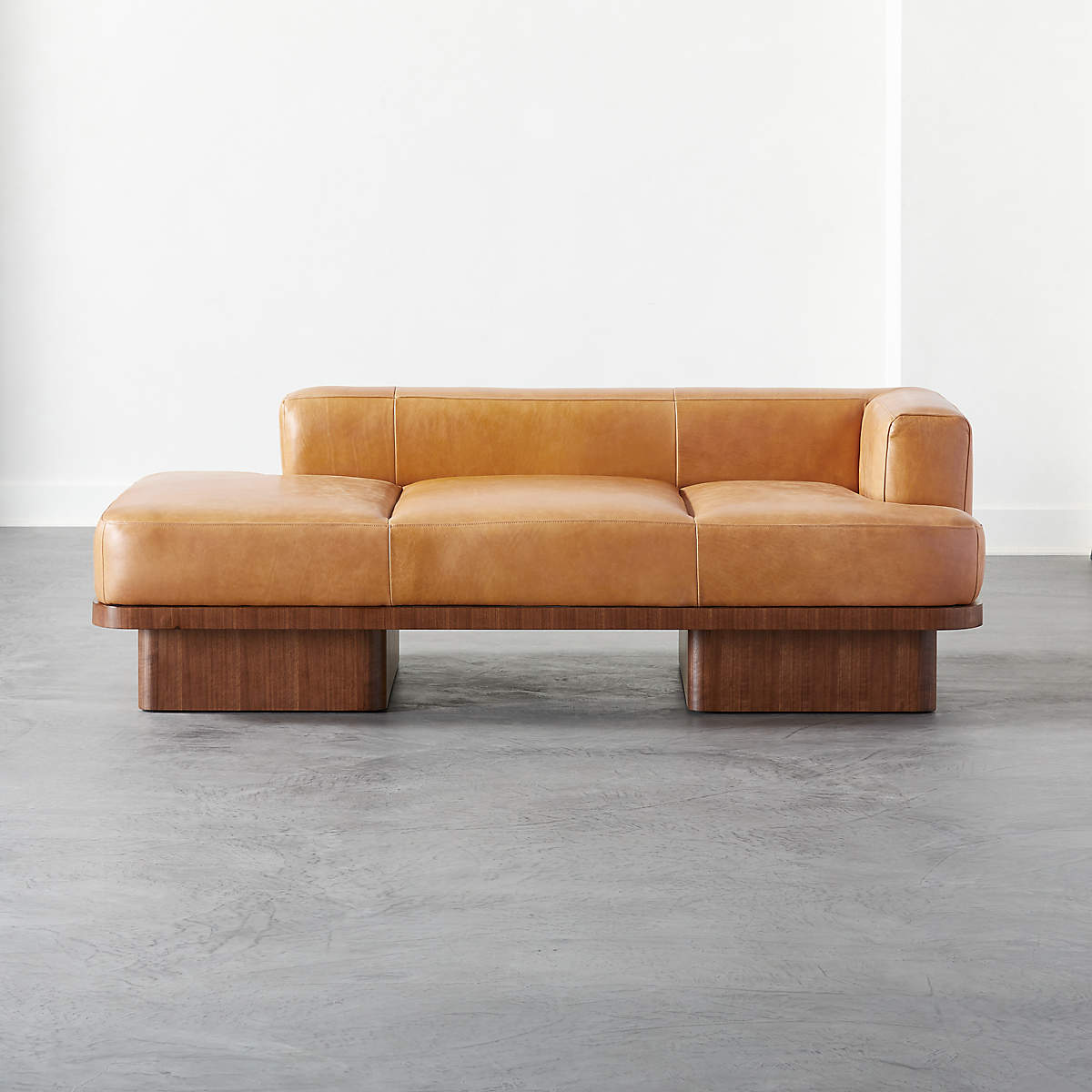 Serafin Leather Daybed thumbnail 2