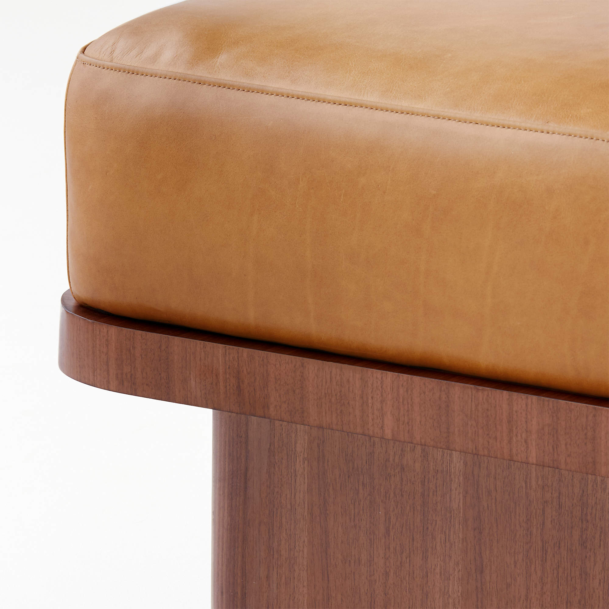 Serafin Leather Daybed thumbnail 5